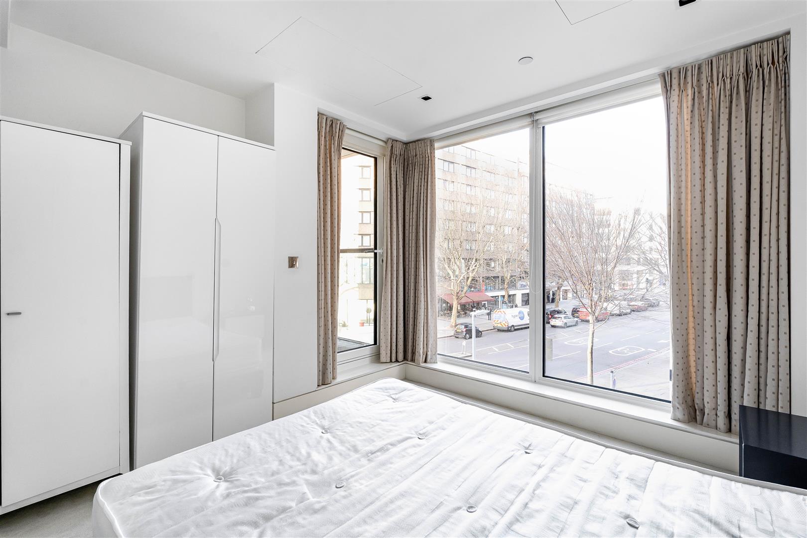 2 bed house to rent in Kensington High Street, London 20