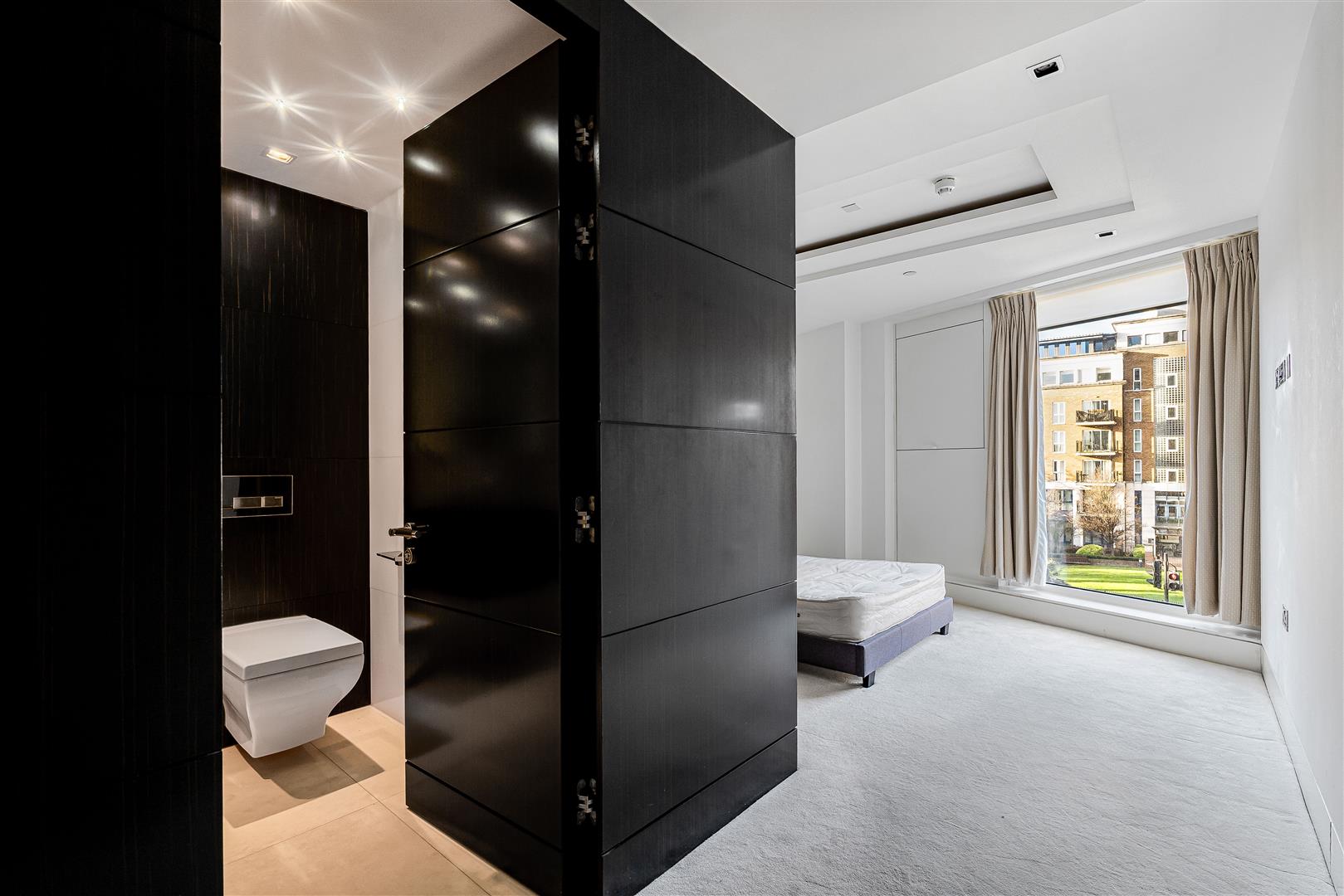 2 bed house to rent in Kensington High Street, London 4