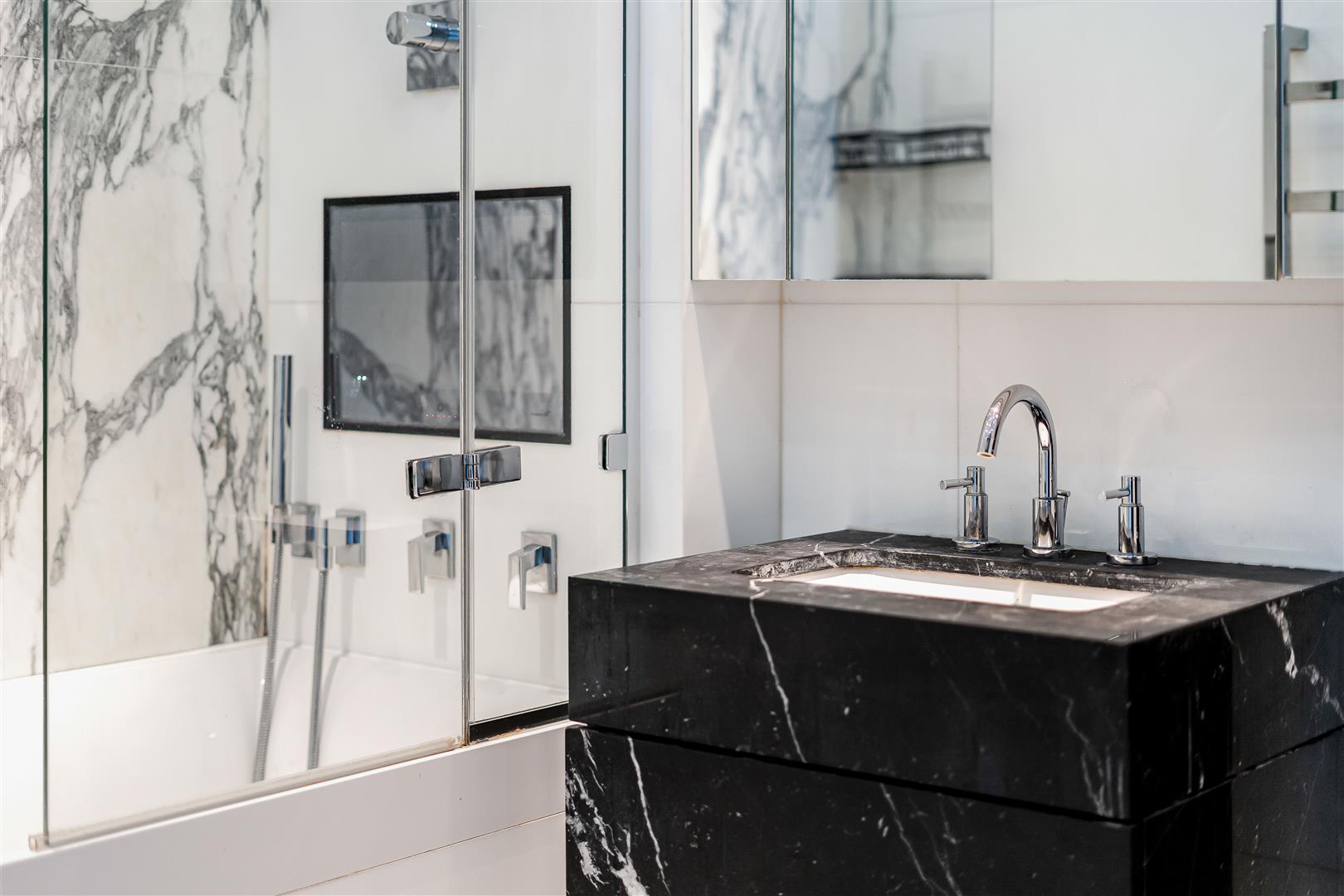 2 bed house to rent in Kensington High Street, London 22