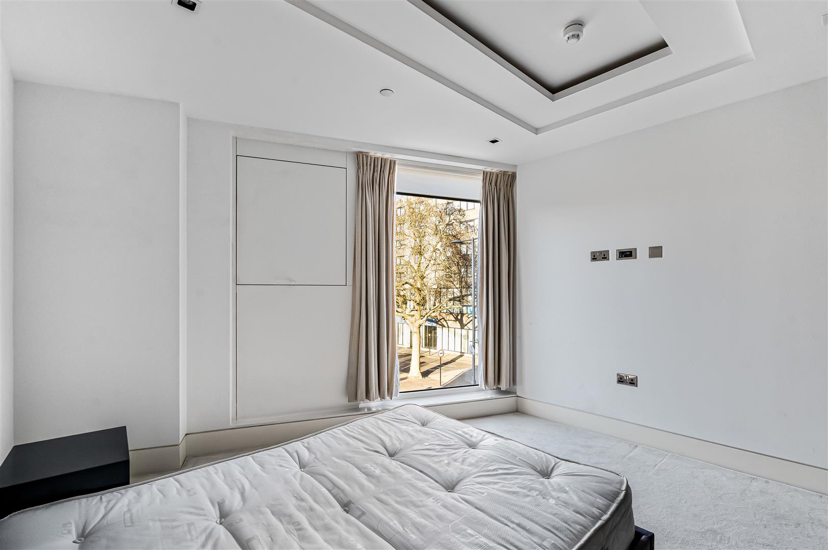 2 bed house to rent in Kensington High Street, London  - Property Image 14