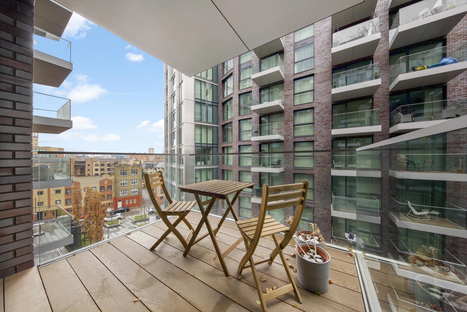 1 bed apartment for sale in Chaucer Gardens, London  - Property Image 16