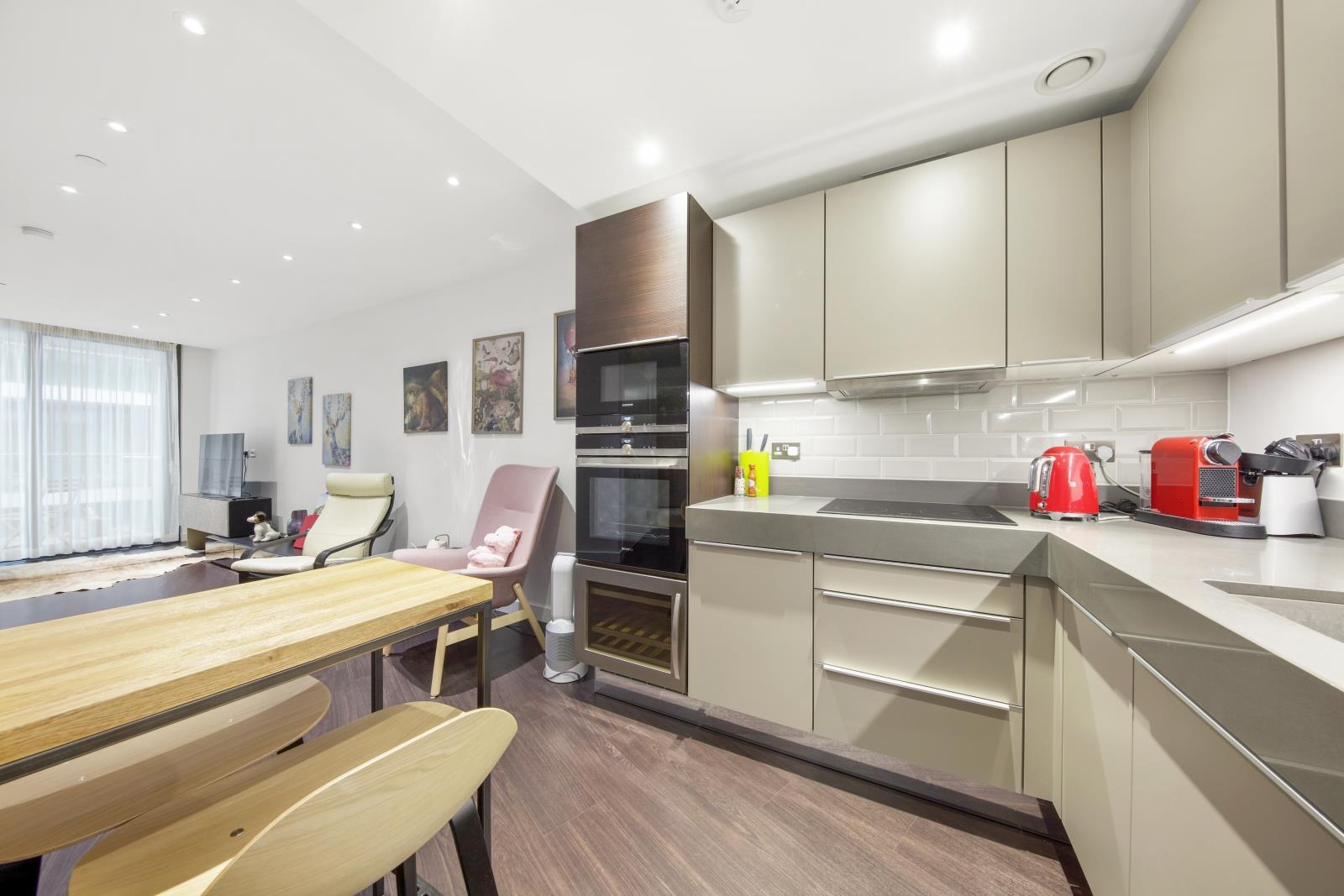 1 bed apartment for sale in Chaucer Gardens, London  - Property Image 7