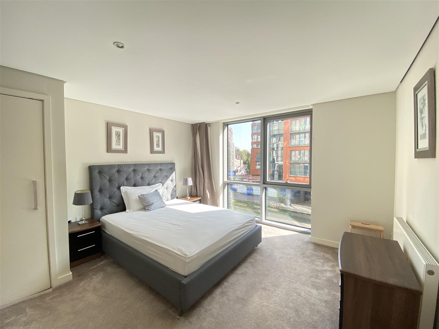 2 bed apartment for sale in Merchant Square East, Paddington  - Property Image 2