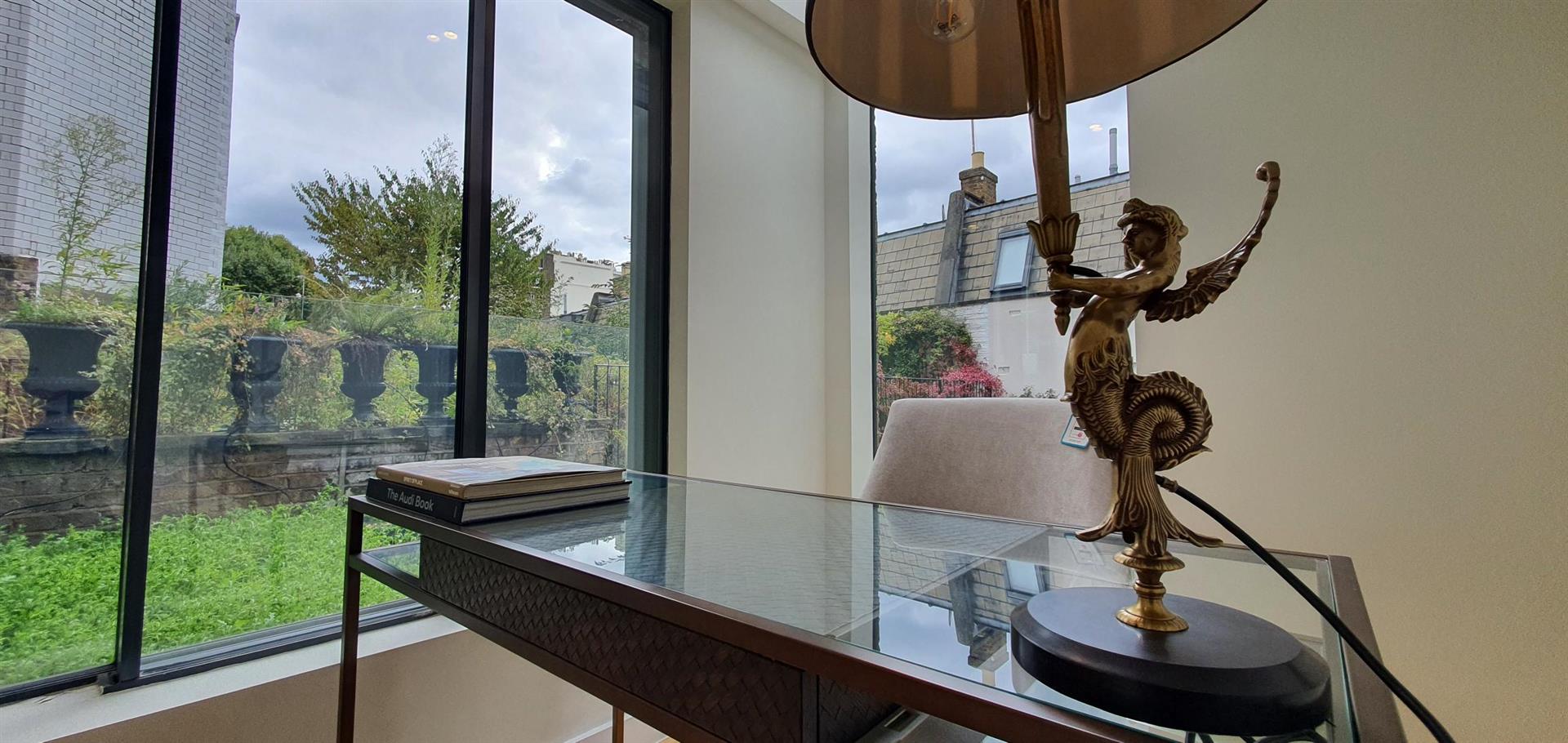 3 bed terraced house to rent in Albion Street, London 14