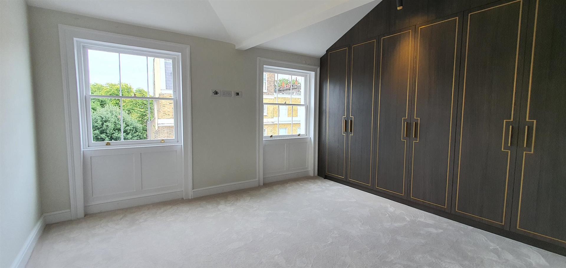 3 bed terraced house to rent in Albion Street, London 6