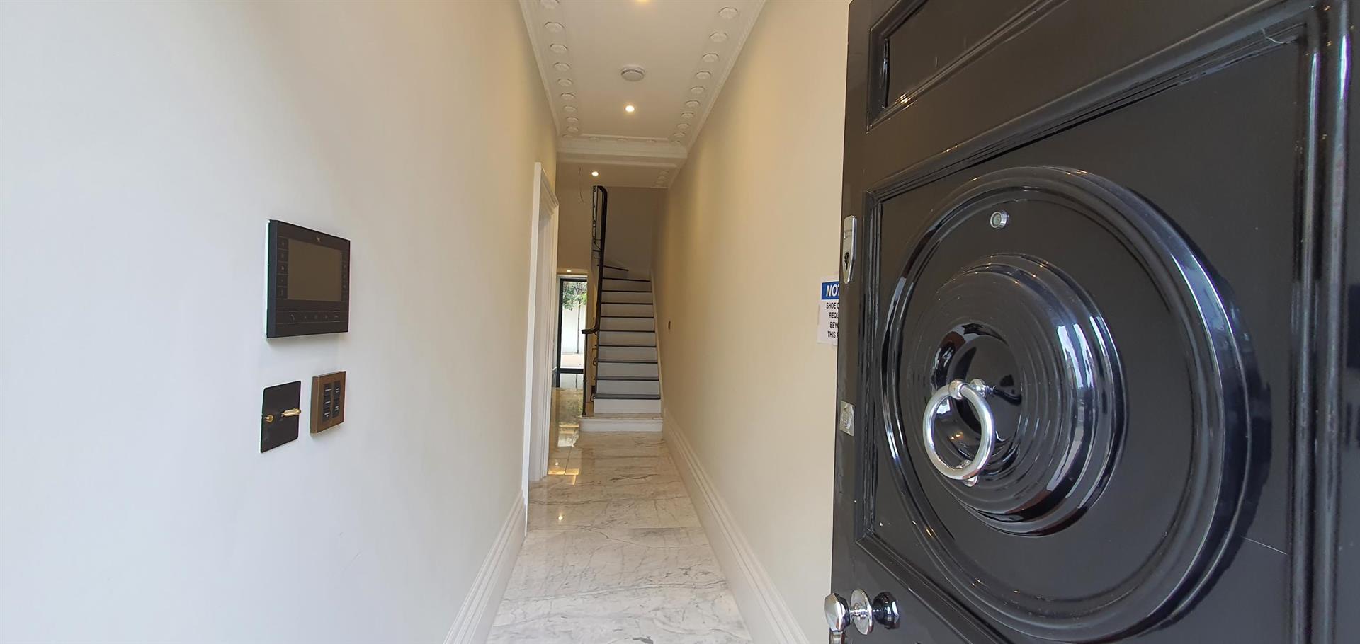 3 bed terraced house to rent in Albion Street, London 28