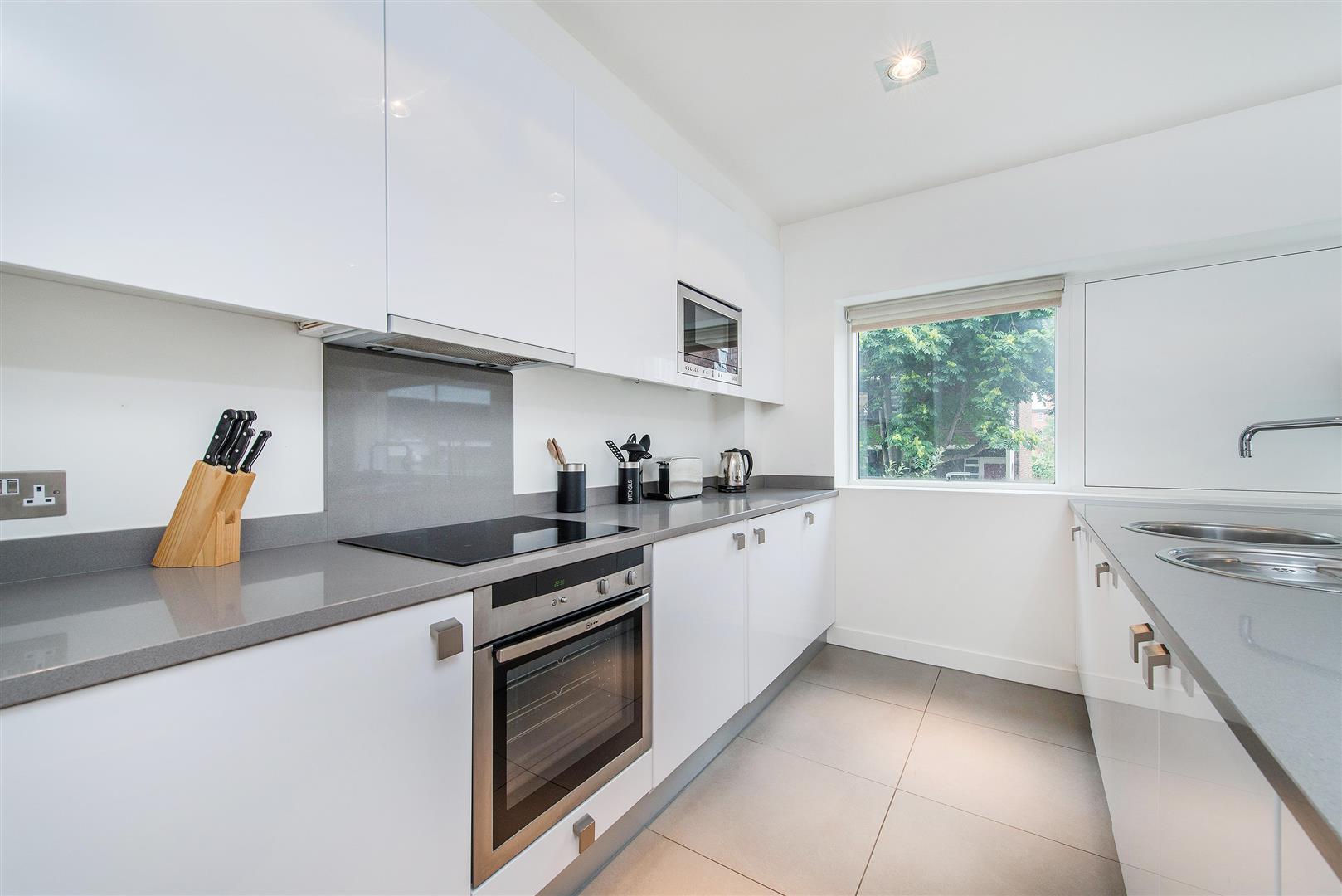 2 bed apartment to rent in FULHAM ROAD, London  - Property Image 3