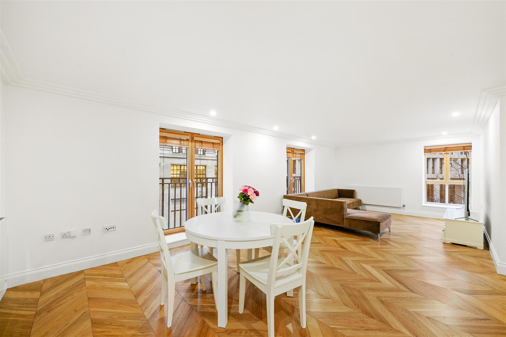 3 bed apartment for sale in Dean Ryle Street, London  - Property Image 4