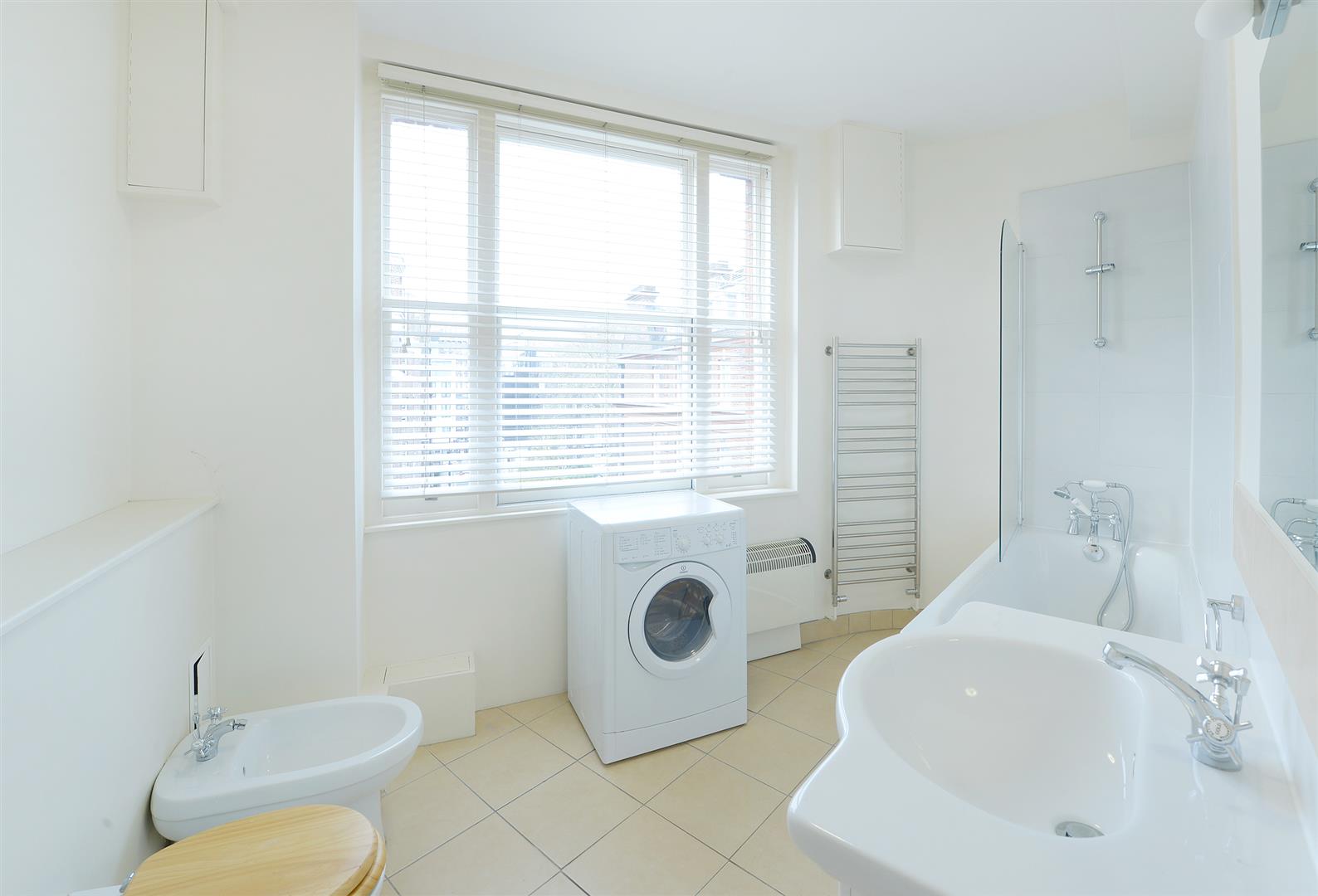 2 bed flat to rent in Hill Street, London  - Property Image 7