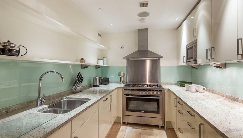 2 bed apartment to rent in Young Street, London 5