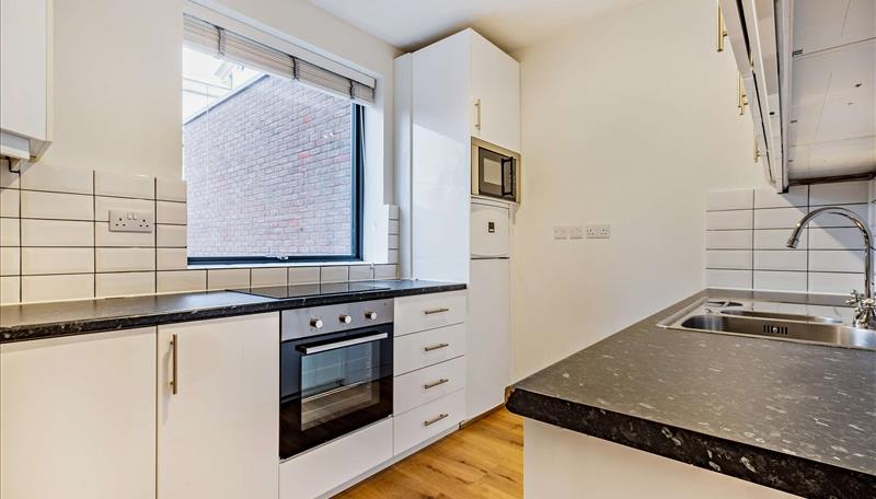 2 bed apartment to rent in Fulham Road, London 4
