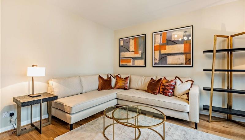 2 bed apartment to rent in Fulham Road, London 3