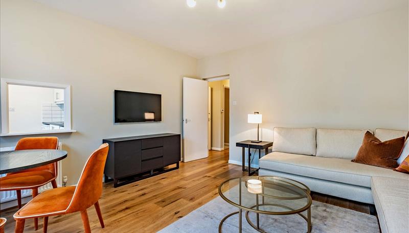 2 bed apartment to rent in Fulham Road, London, SW3