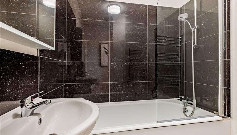 2 bed apartment to rent in Fulham Road, London 8