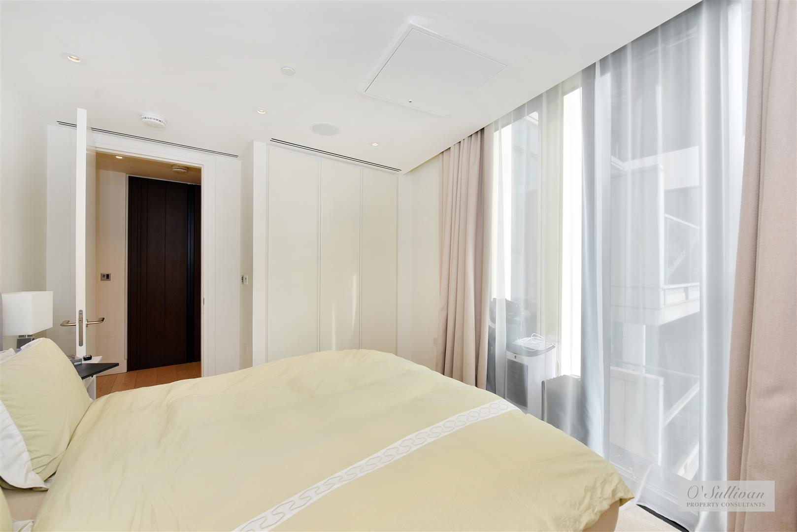 1 bed apartment for sale in Merchant Square, London 8