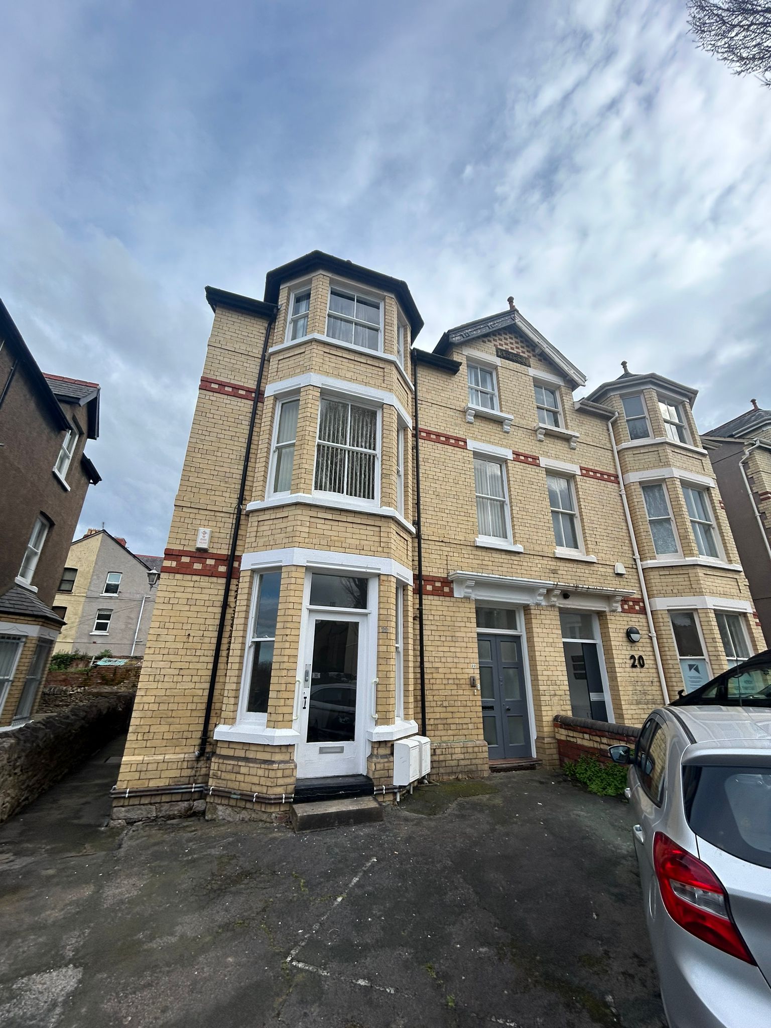 2 bed flat to rent in Wynnstay Road, Colwyn Bay, LL29