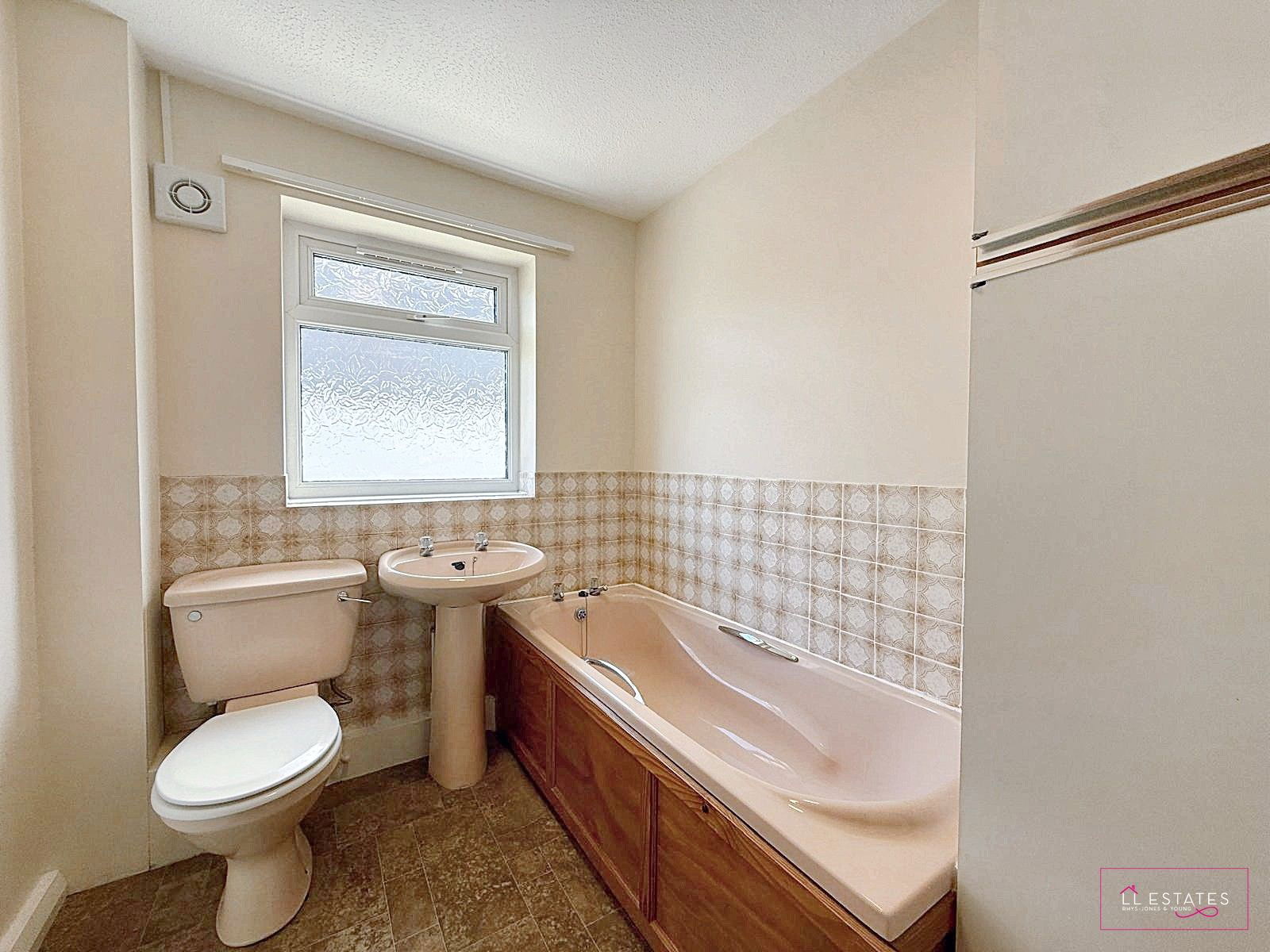 2 bed bungalow to rent in Picton, Holywell  - Property Image 7