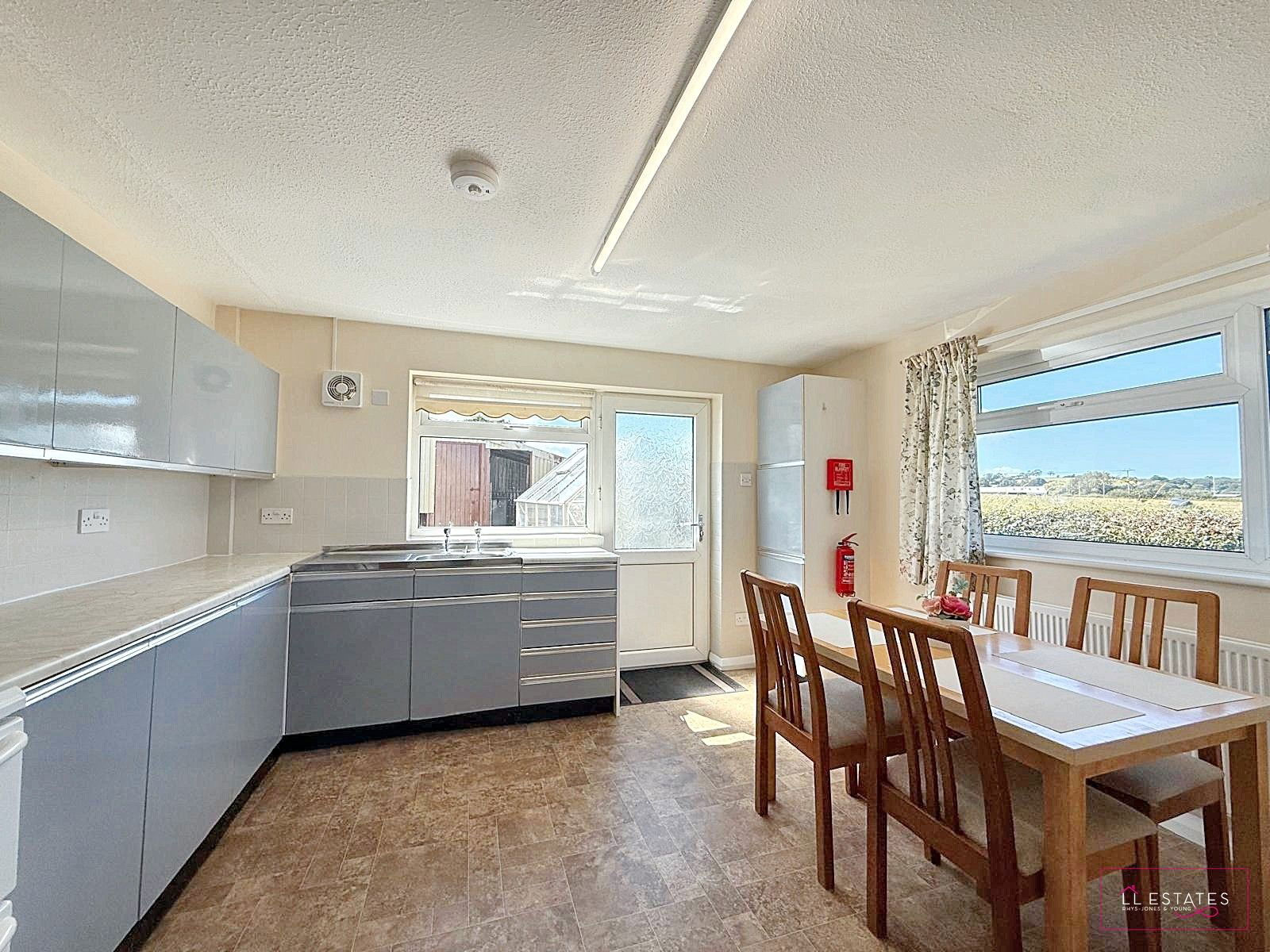 2 bed bungalow to rent in Picton, Holywell  - Property Image 3