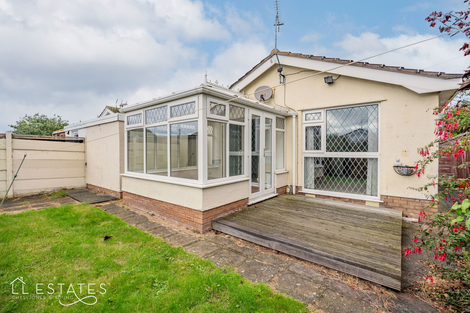 2 bed bungalow for sale in Cedar Avenue, Rhyl  - Property Image 2