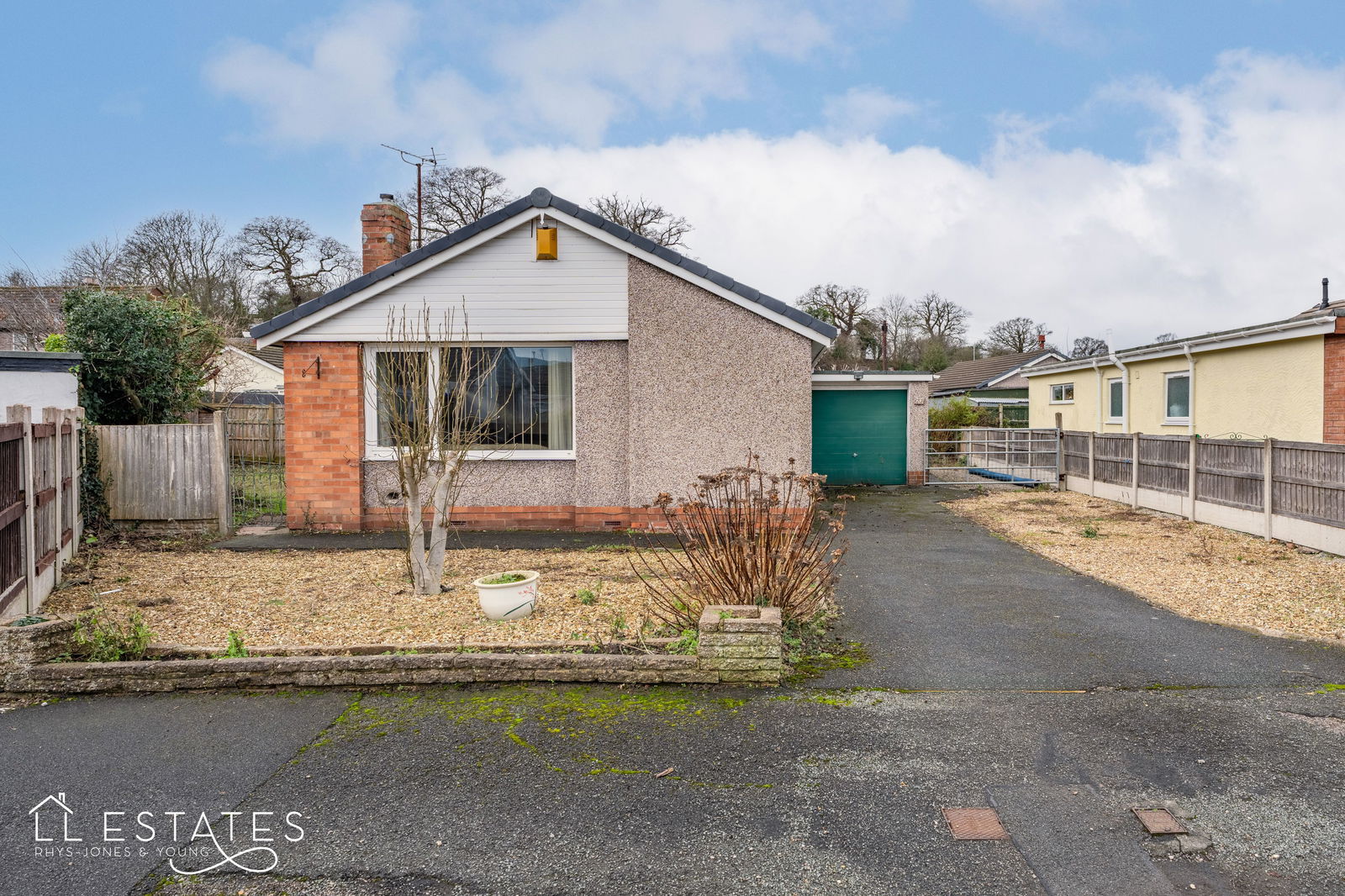 2 bed bungalow for sale in Ashly Court, St. Asaph  - Property Image 1