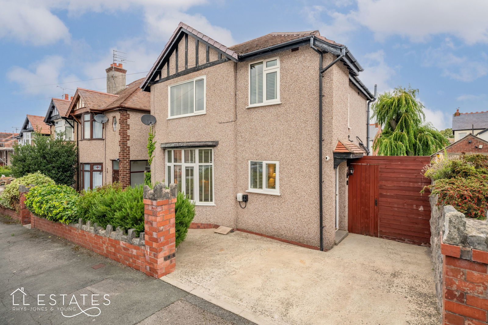 3 bed detached house for sale in Glyn Avenue, Prestatyn  - Property Image 1