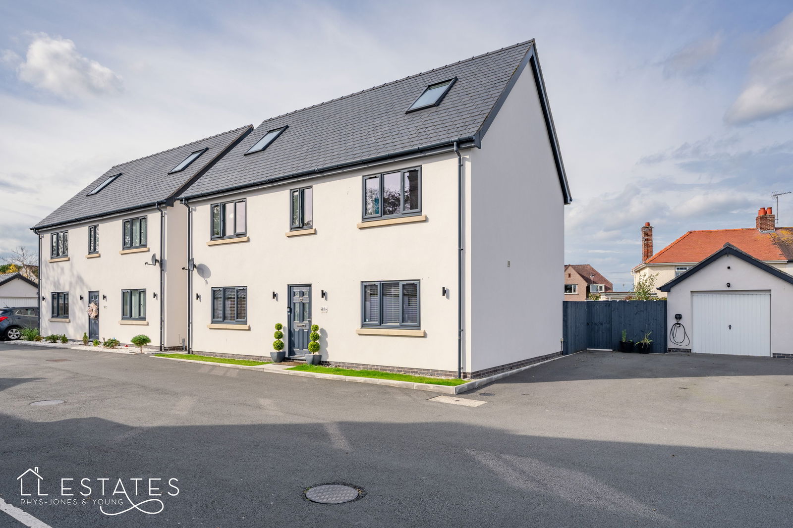 4 bed detached house for sale in Pendyffryn Road, Rhyl - Property Image 1