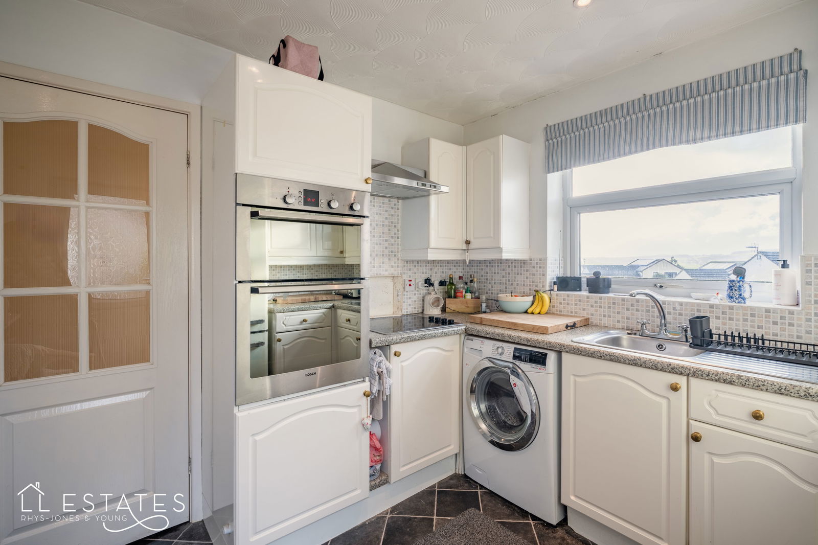 2 bed semi-detached bungalow for sale in Maes Offa, Rhyl  - Property Image 3