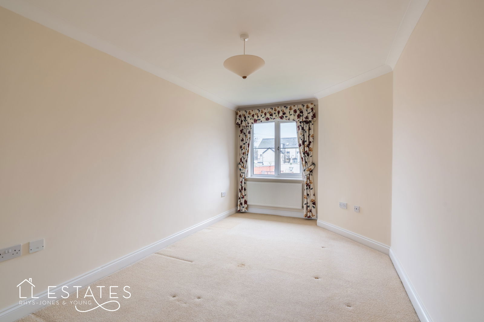 2 bed apartment for sale in Boughton Avenue, Rhyl  - Property Image 4