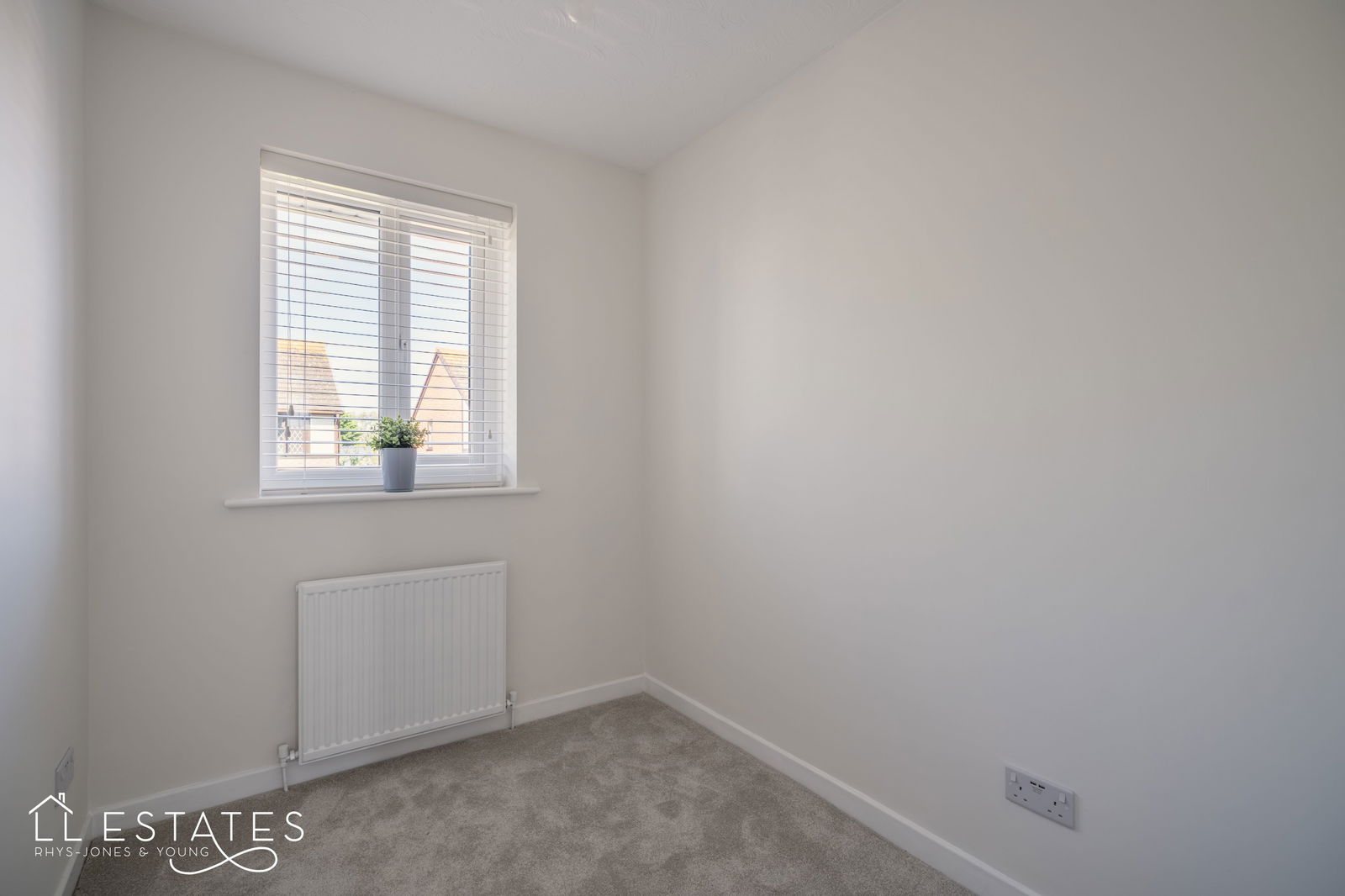 3 bed detached house for sale in Hyde Park, Rhyl  - Property Image 5