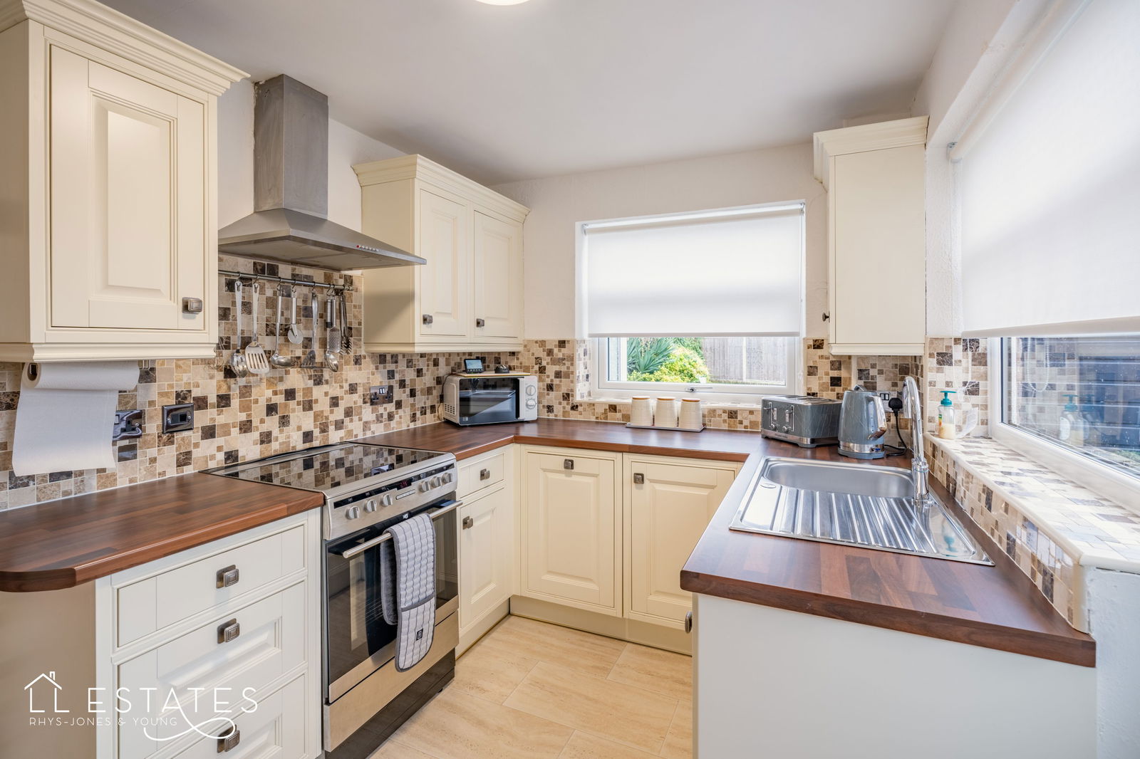 3 bed semi-detached house for sale in St. Georges Crescent, Rhyl  - Property Image 2