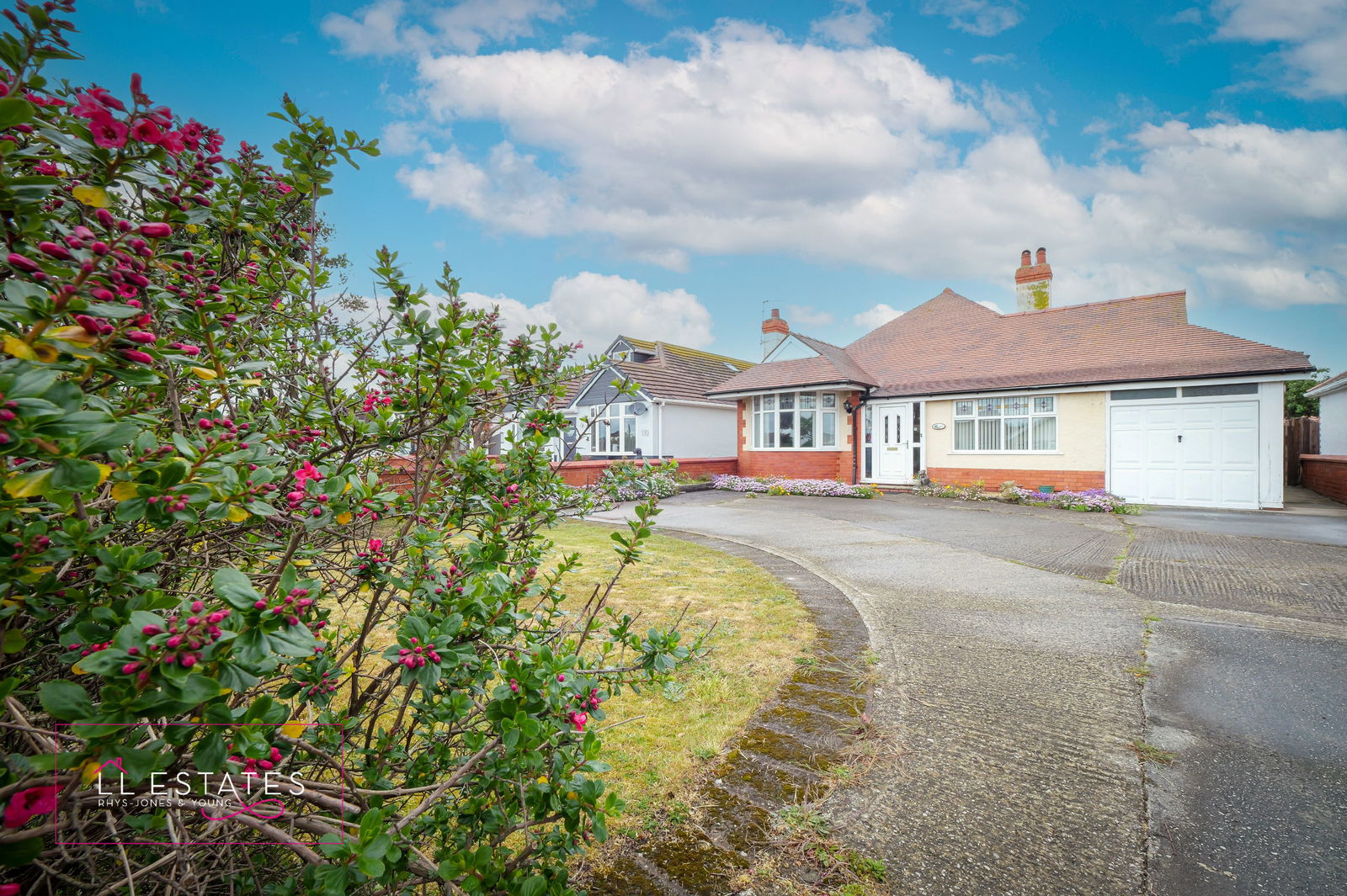 3 bed bungalow for sale in Victoria Road West, Prestatyn  - Property Image 1