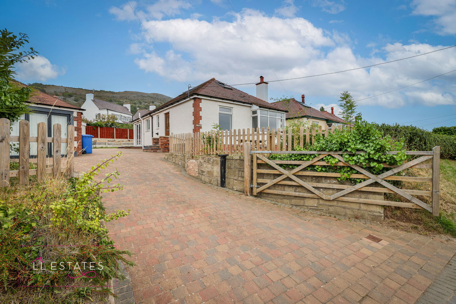 3 bed bungalow for sale in St. Asaph Road, Rhyl  - Property Image 1