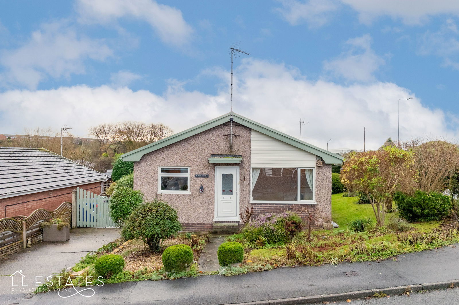 2 bed bungalow for sale in Graham Avenue, Prestatyn  - Property Image 1