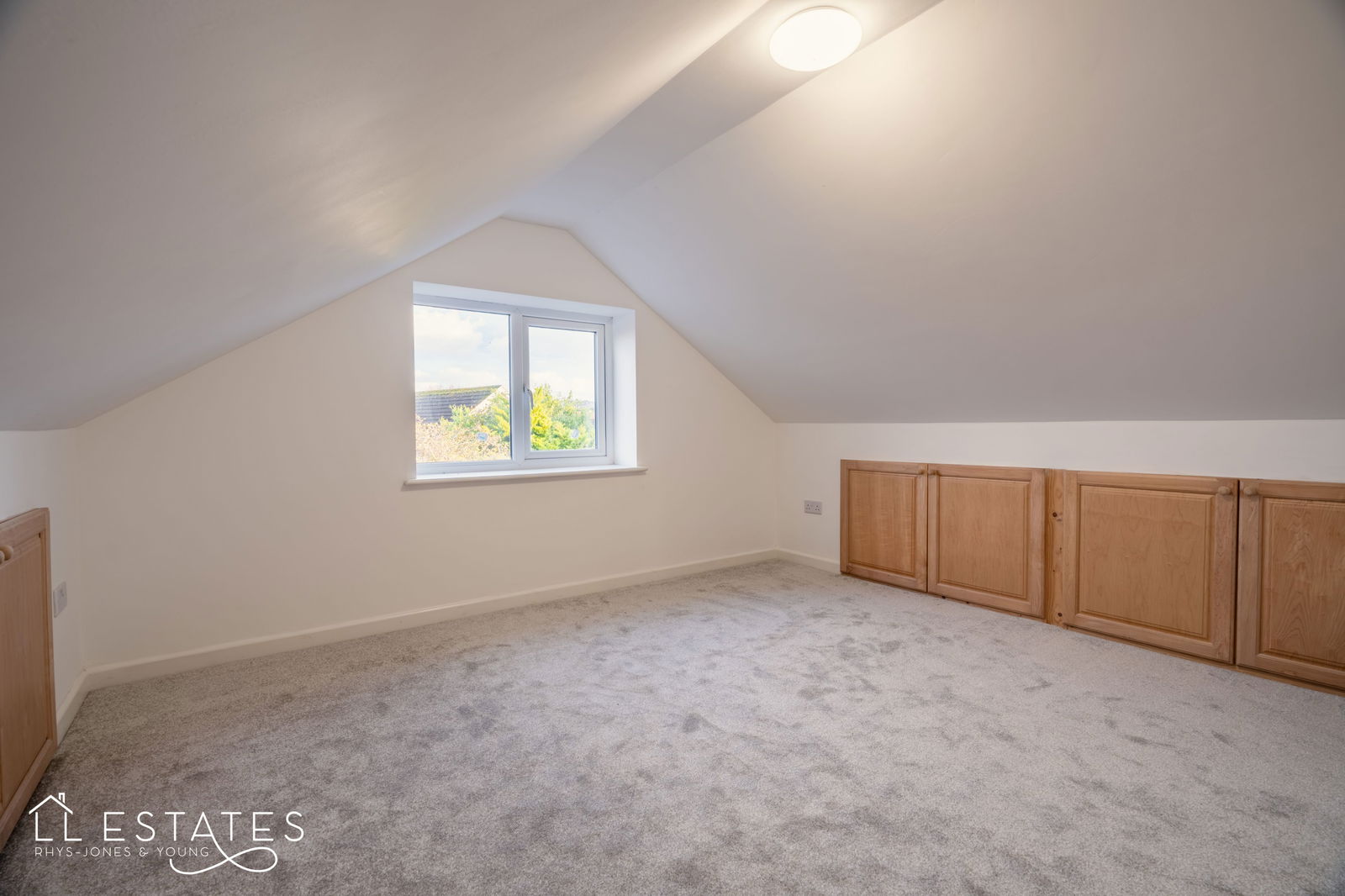 4 bed bungalow for sale in Nant Close, Rhuddlan 7