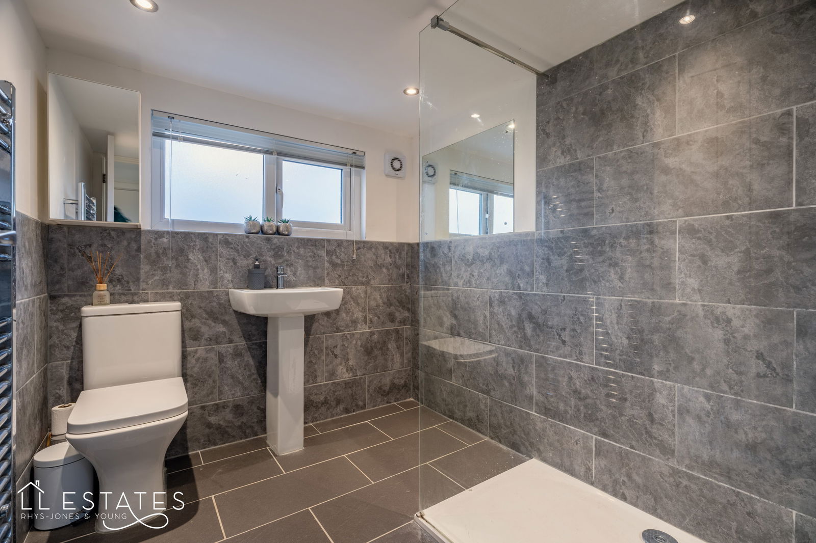 4 bed bungalow for sale in Nant Close, Rhuddlan 5