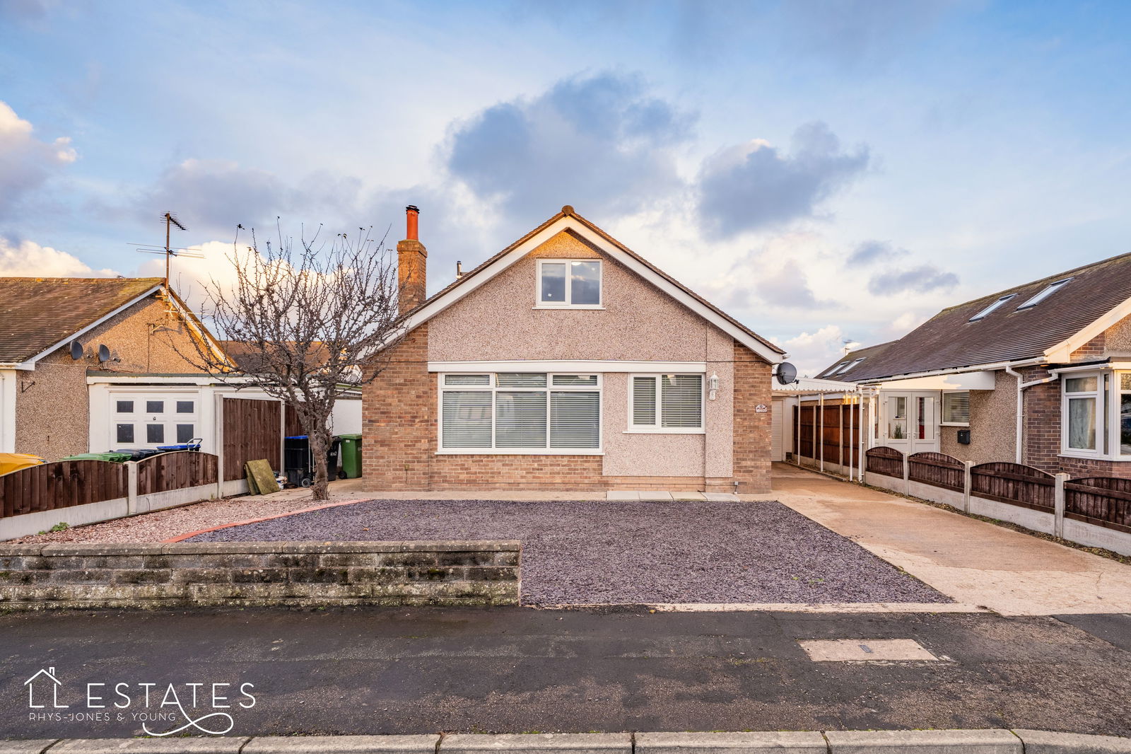4 bed bungalow for sale in Nant Close, Rhuddlan, LL18