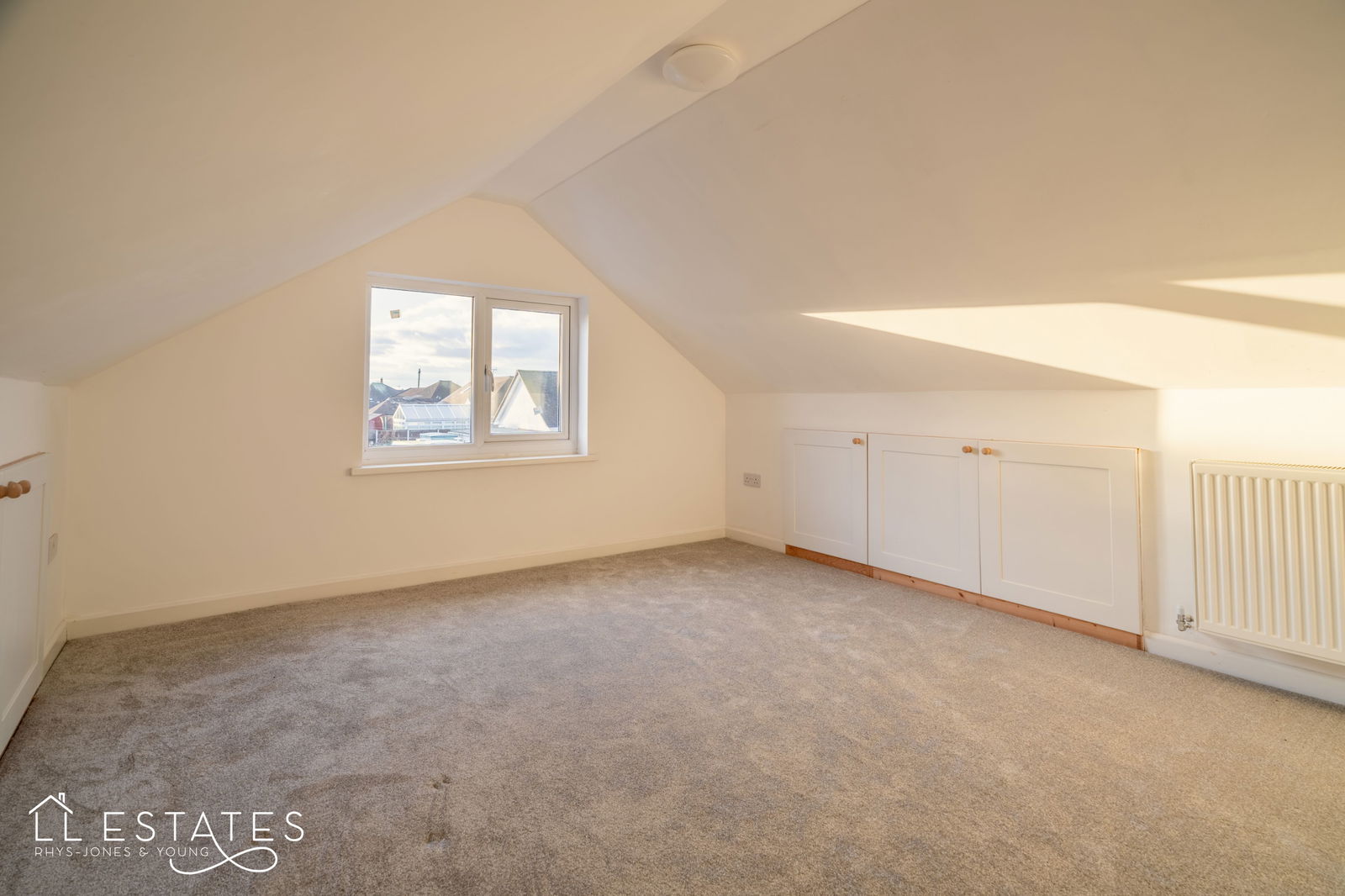 4 bed bungalow for sale in Nant Close, Rhuddlan 8