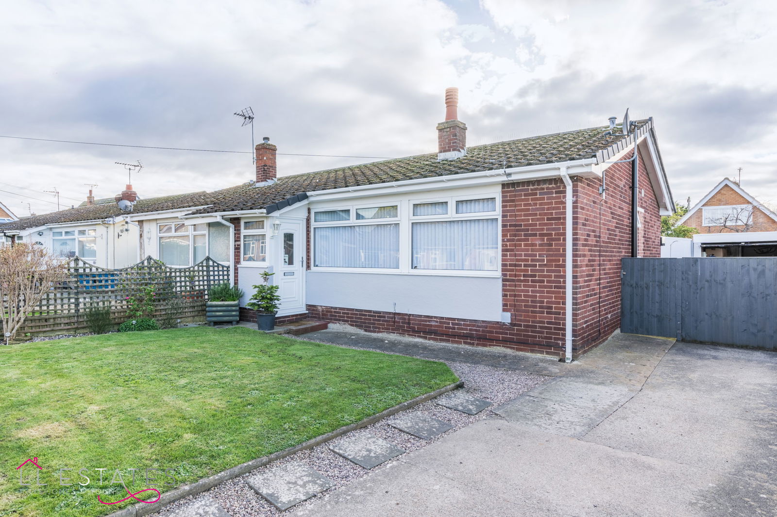 2 bed semi-detached bungalow for sale in Llandaff Drive, Prestatyn  - Property Image 1