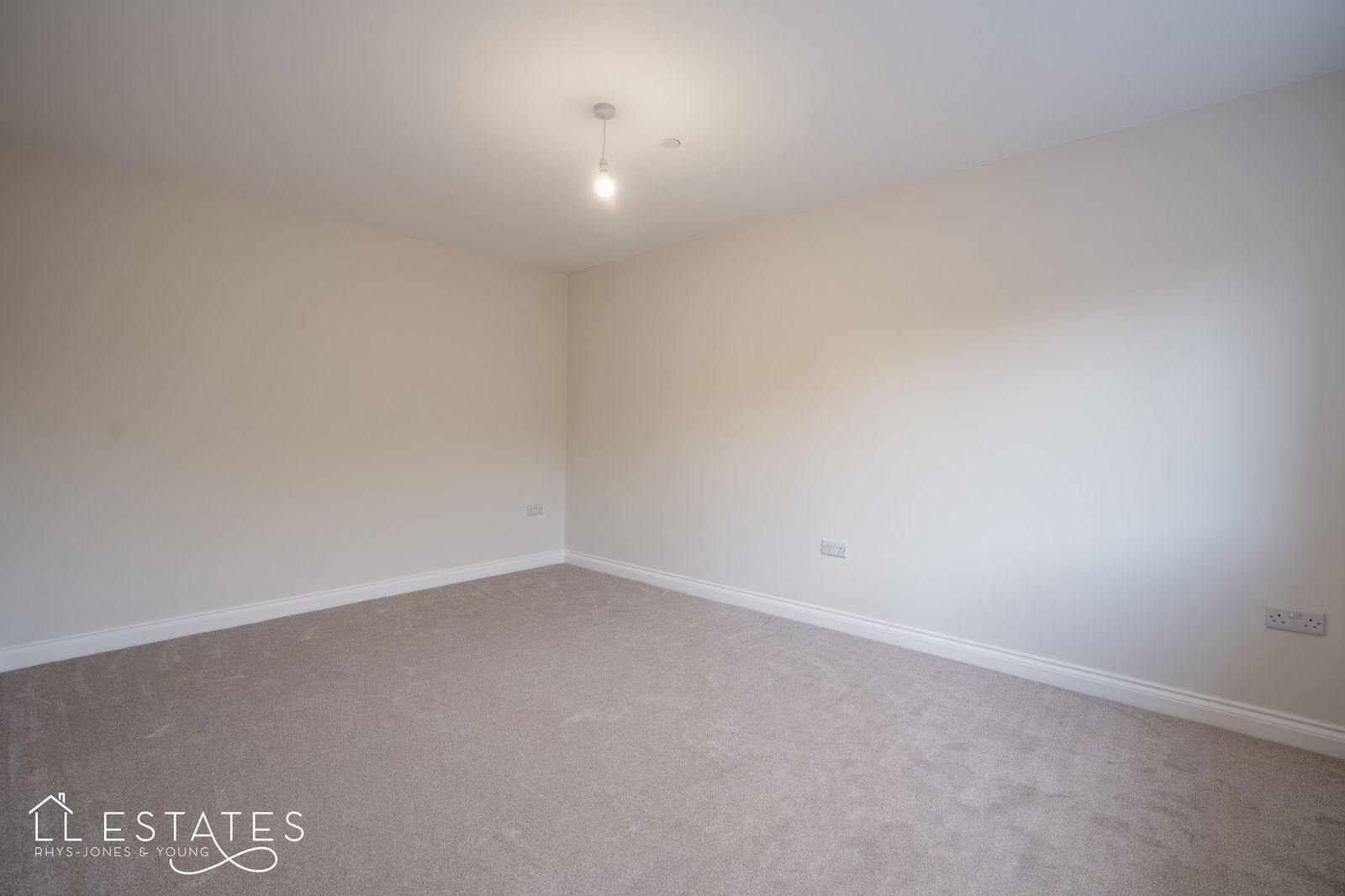 4 bed bungalow for sale in Highlands Close, Rhuddlan 8