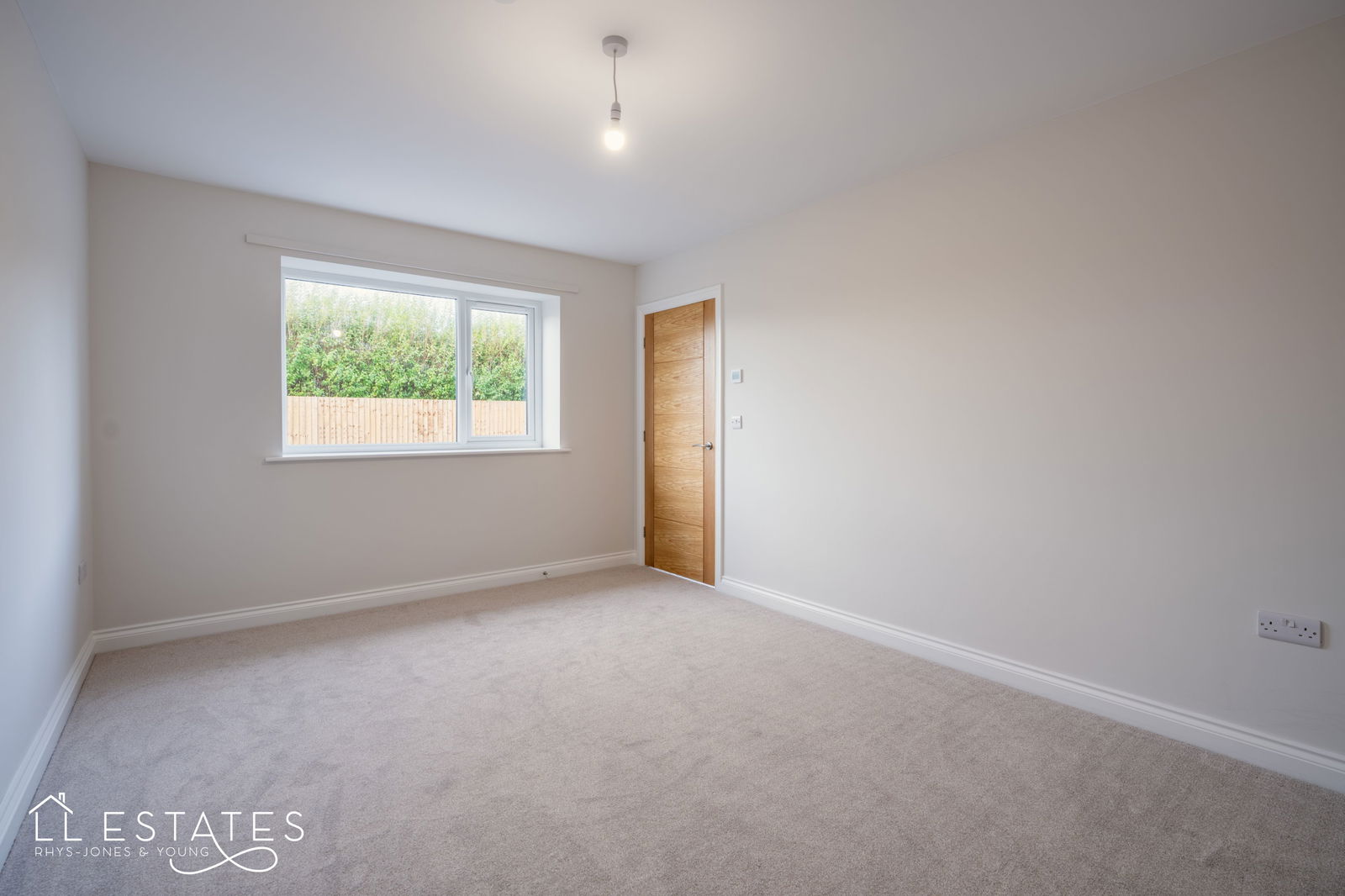 4 bed bungalow for sale in Highlands Close, Rhuddlan  - Property Image 8