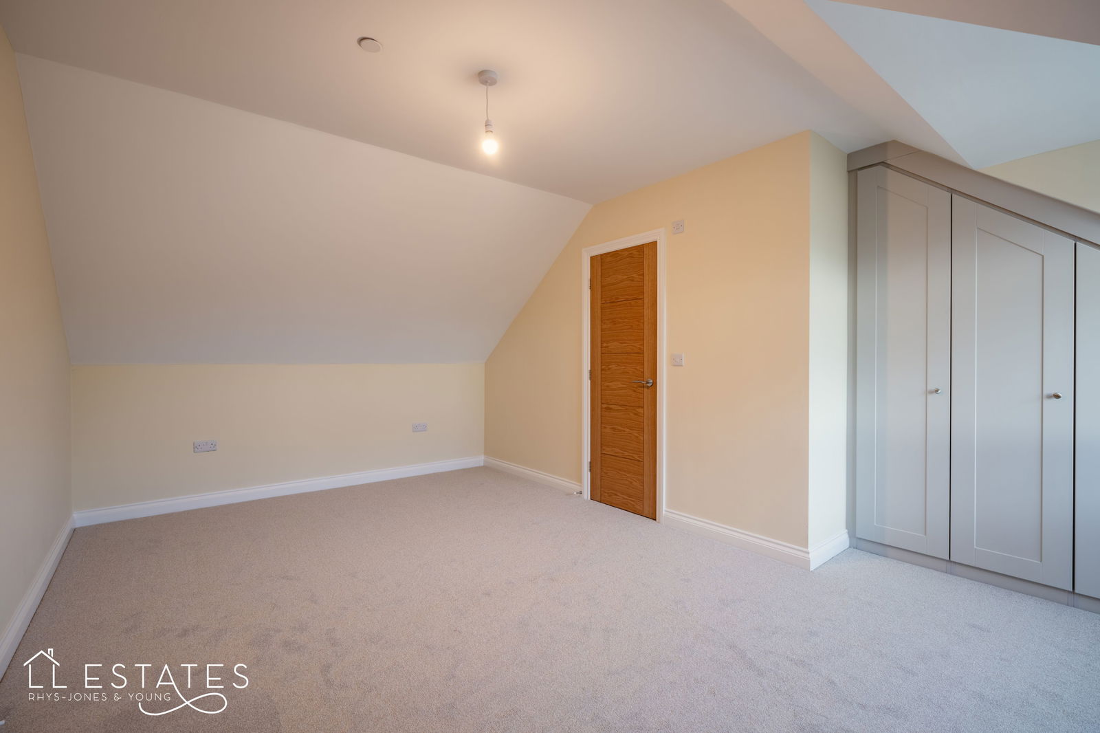 4 bed bungalow for sale in Highlands Close, Rhuddlan 4