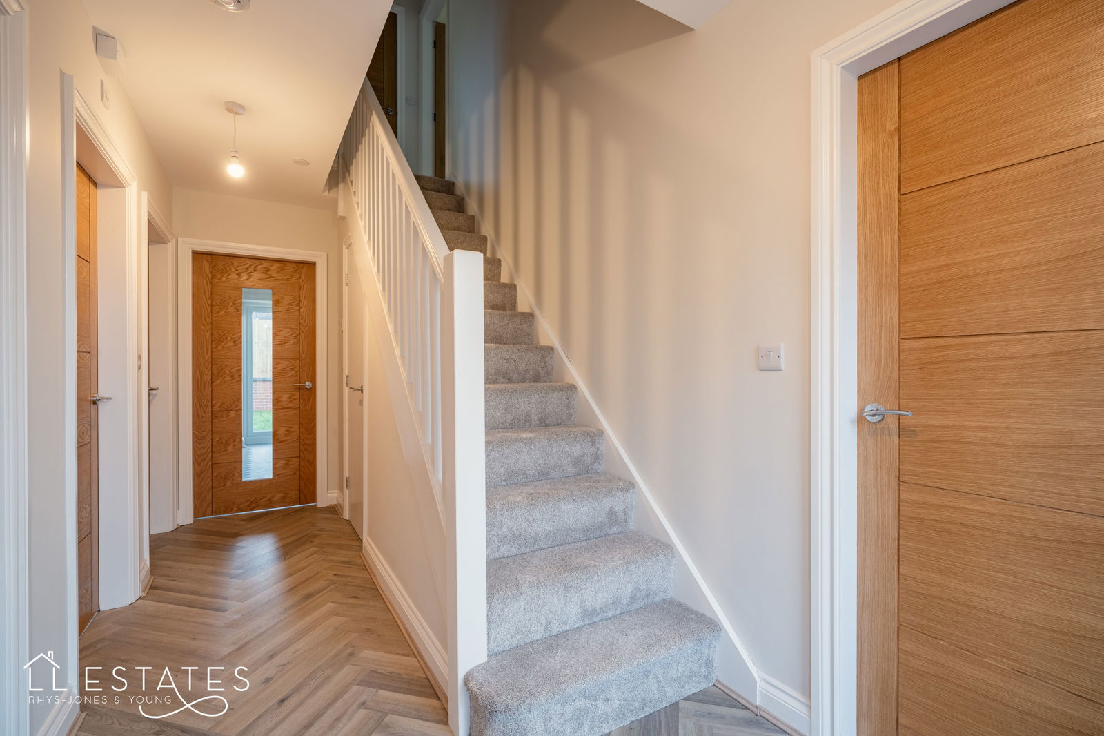 4 bed bungalow for sale in Highlands Close, Rhuddlan 2