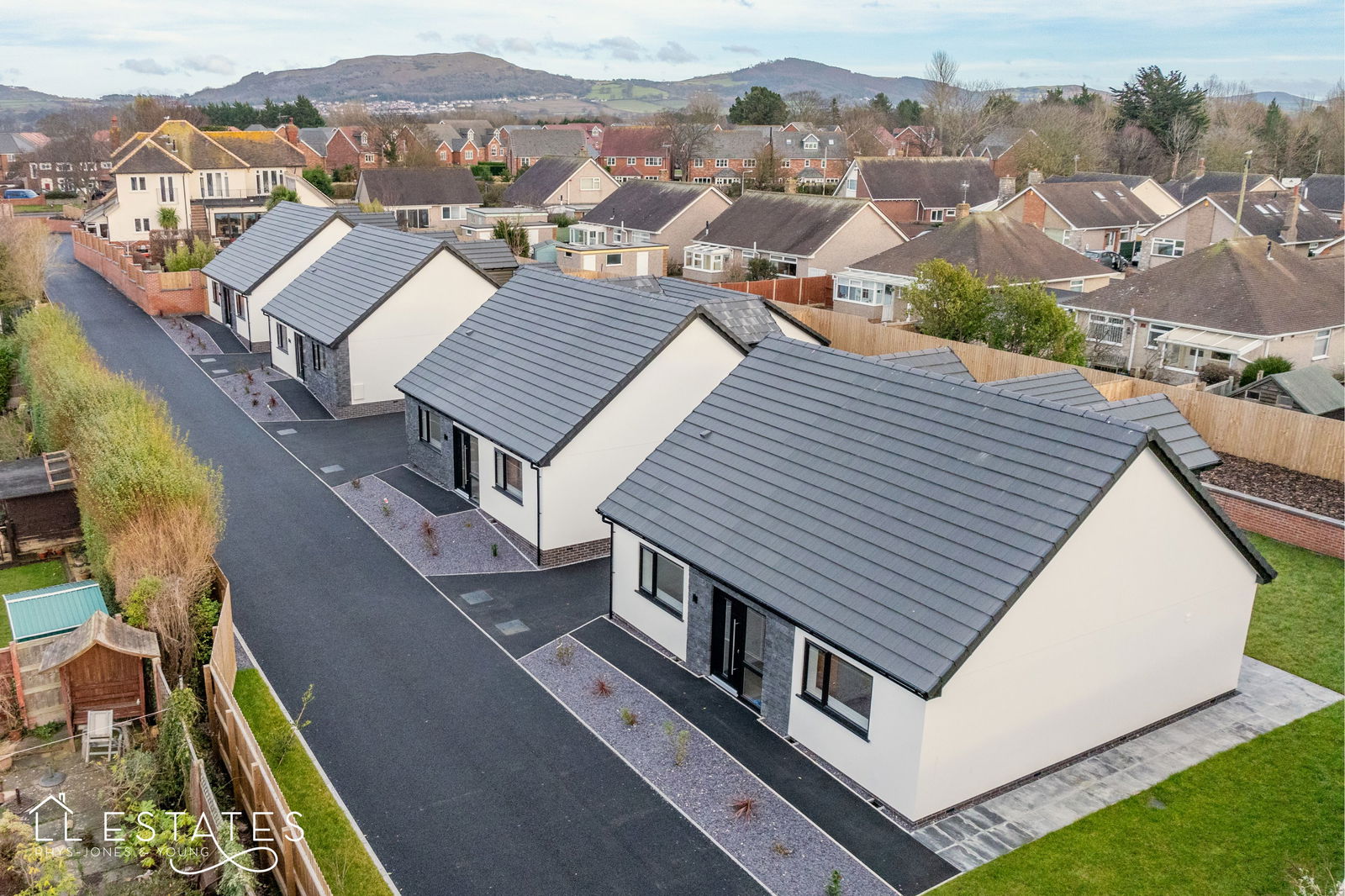 4 bed bungalow for sale in Highlands Close, Rhuddlan  - Property Image 1