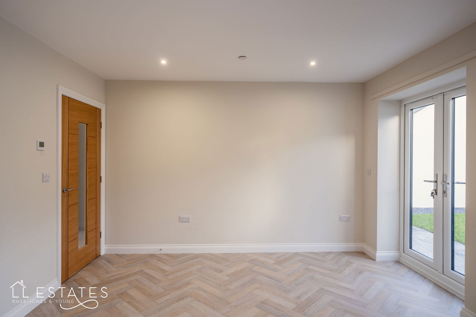 4 bed bungalow for sale in Highlands Close, Rhuddlan 6