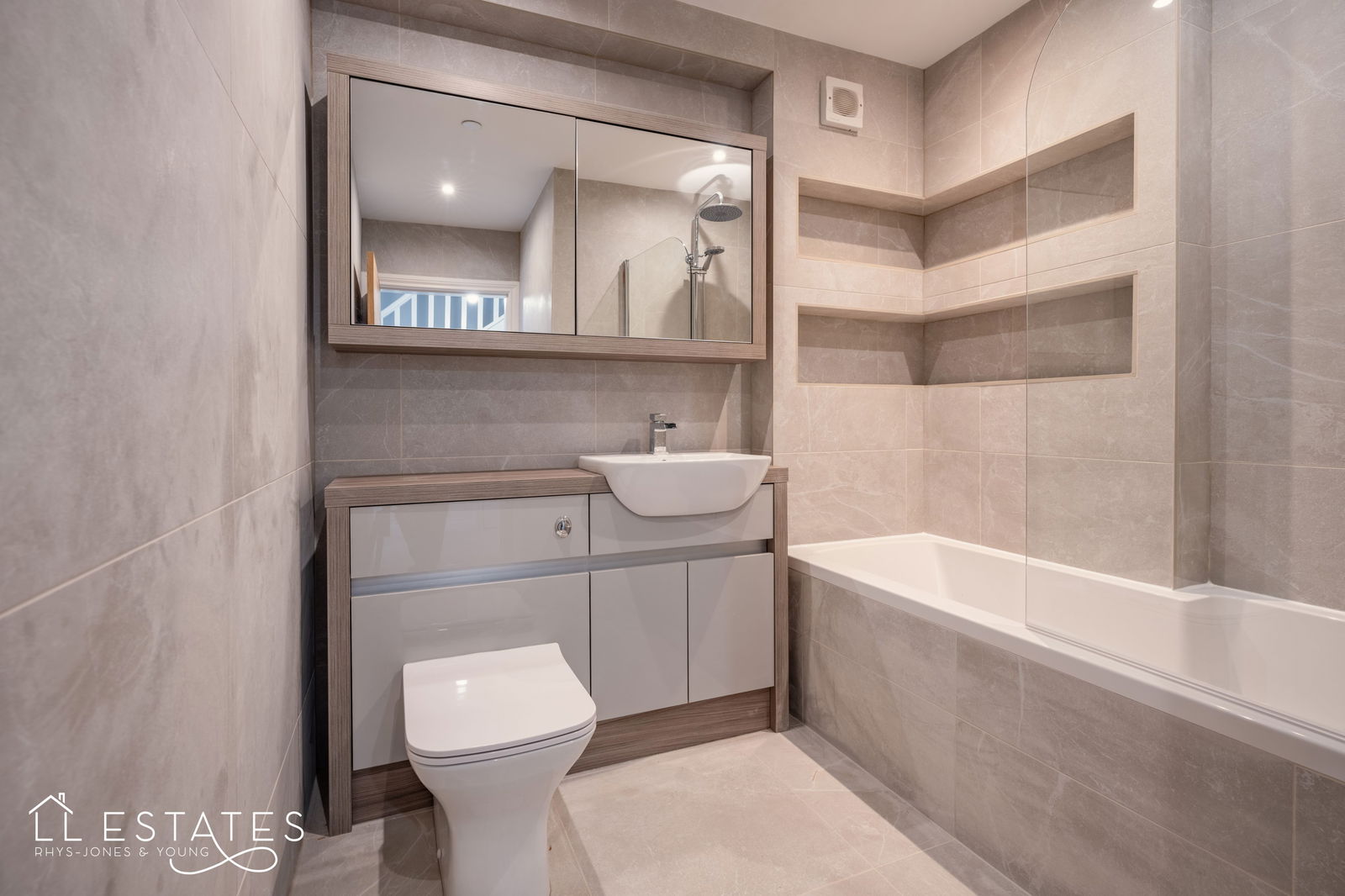 4 bed bungalow for sale in Highlands Close, Rhuddlan 10