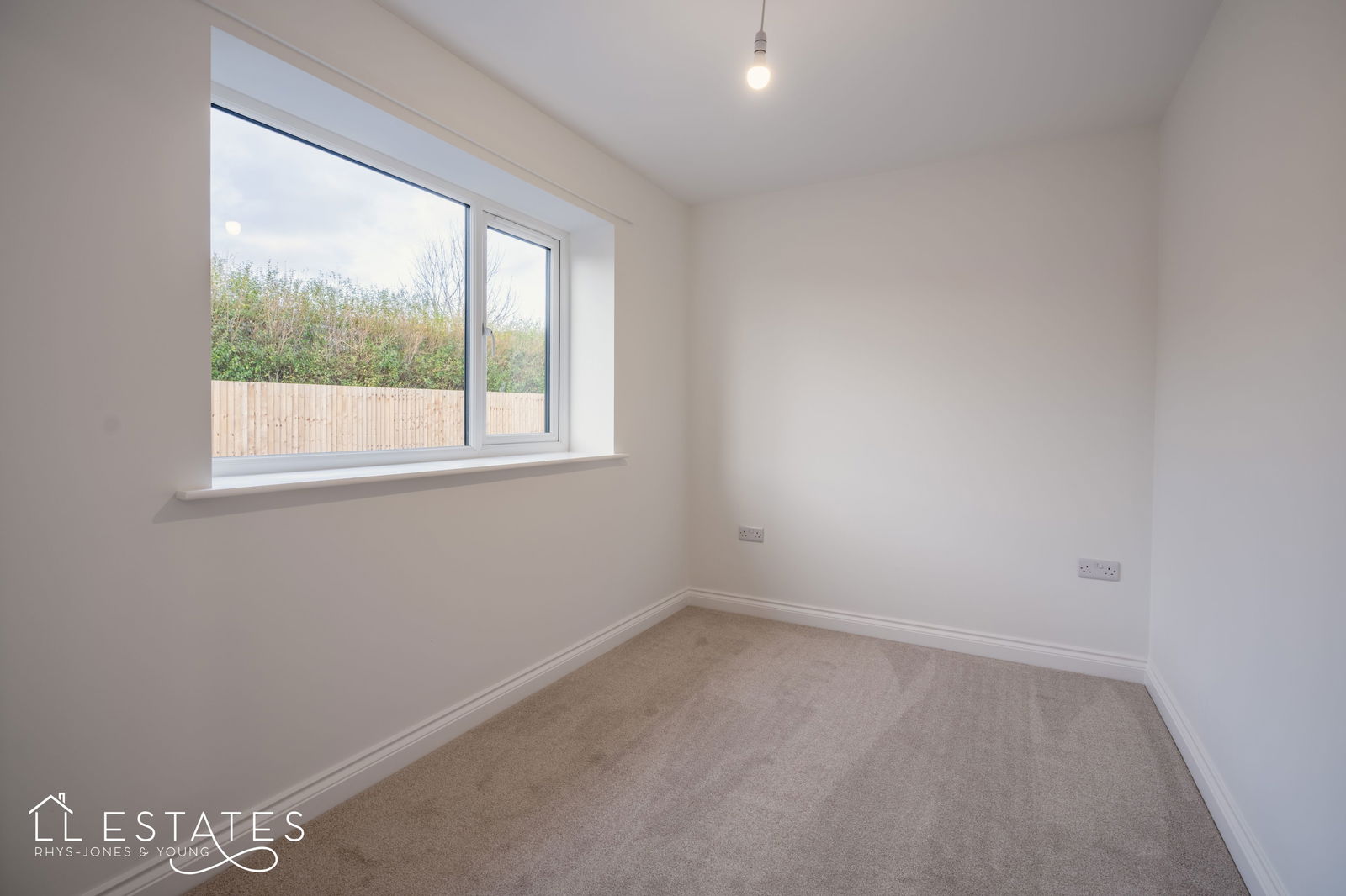 4 bed bungalow for sale in Highlands Close, Rhuddlan  - Property Image 10