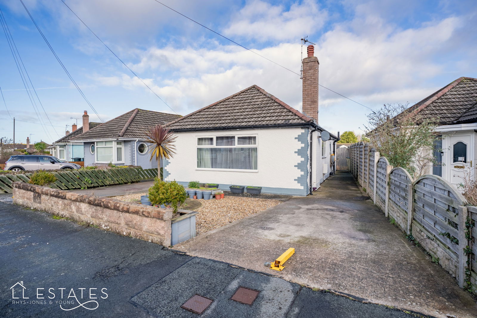 3 bed bungalow for sale in Chester Close, Prestatyn  - Property Image 1