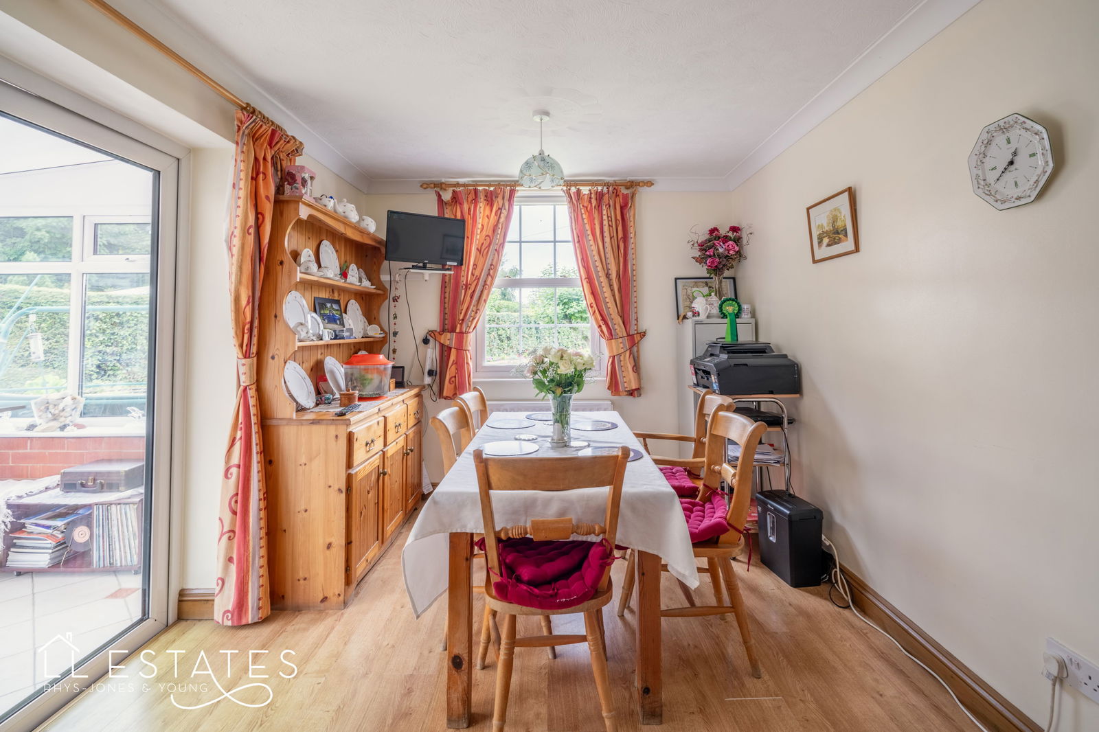 3 bed detached house for sale, Denbigh 2