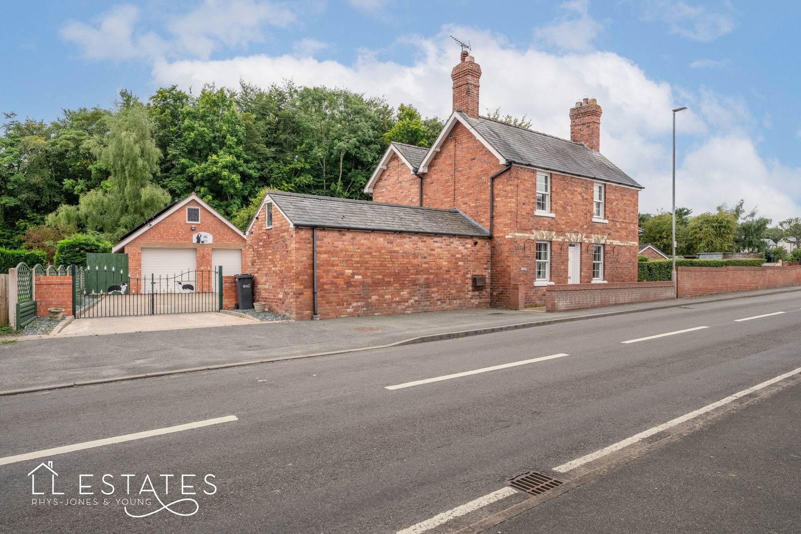 3 bed detached house for sale, Denbigh, LL16