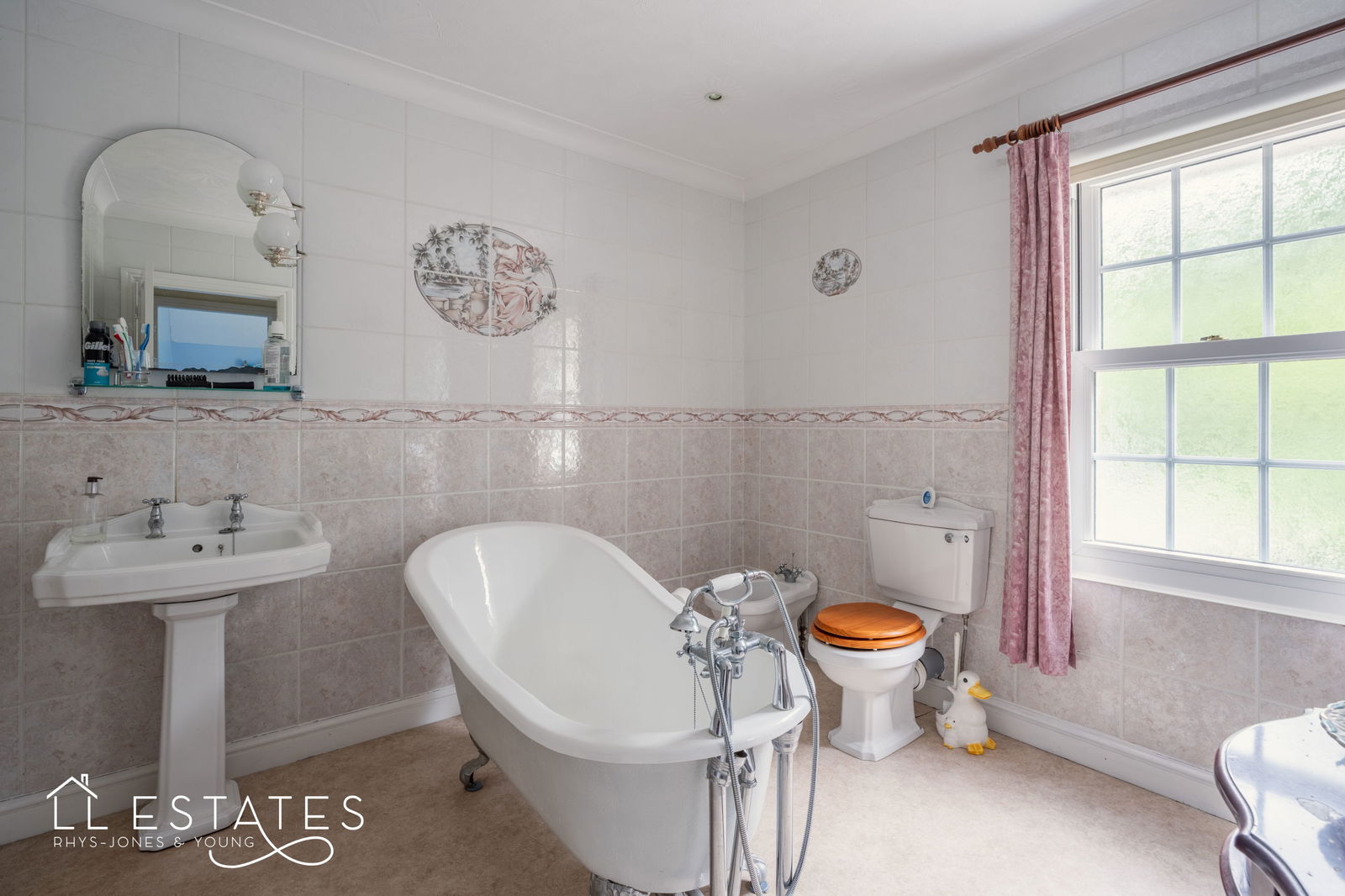 3 bed detached house for sale, Denbigh 10